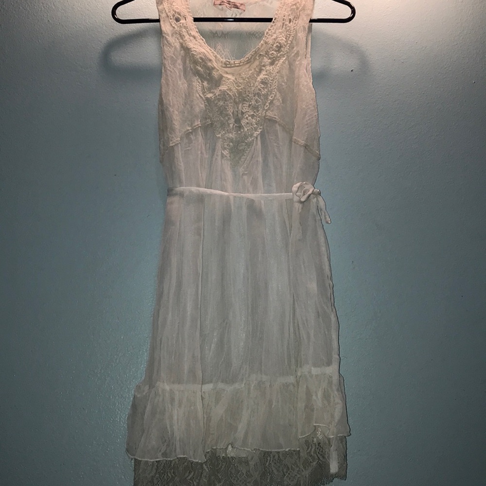 Adorable White Lace Dress (M)